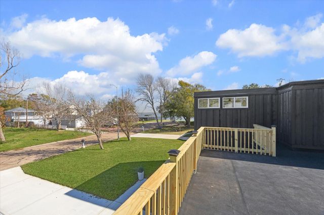 212 N Forrest Avenue, La Porte, TX 77571