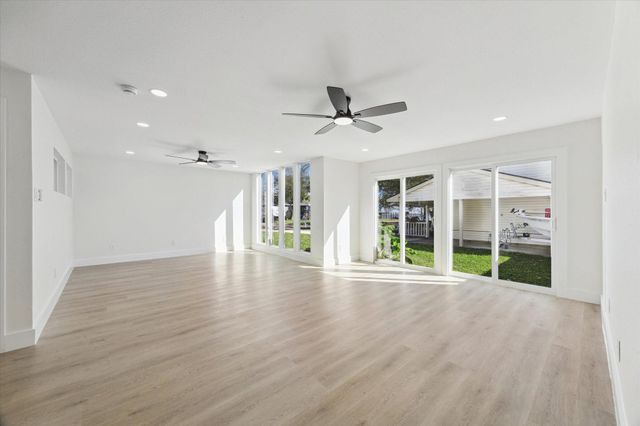 212 N Forrest Avenue, La Porte, TX 77571