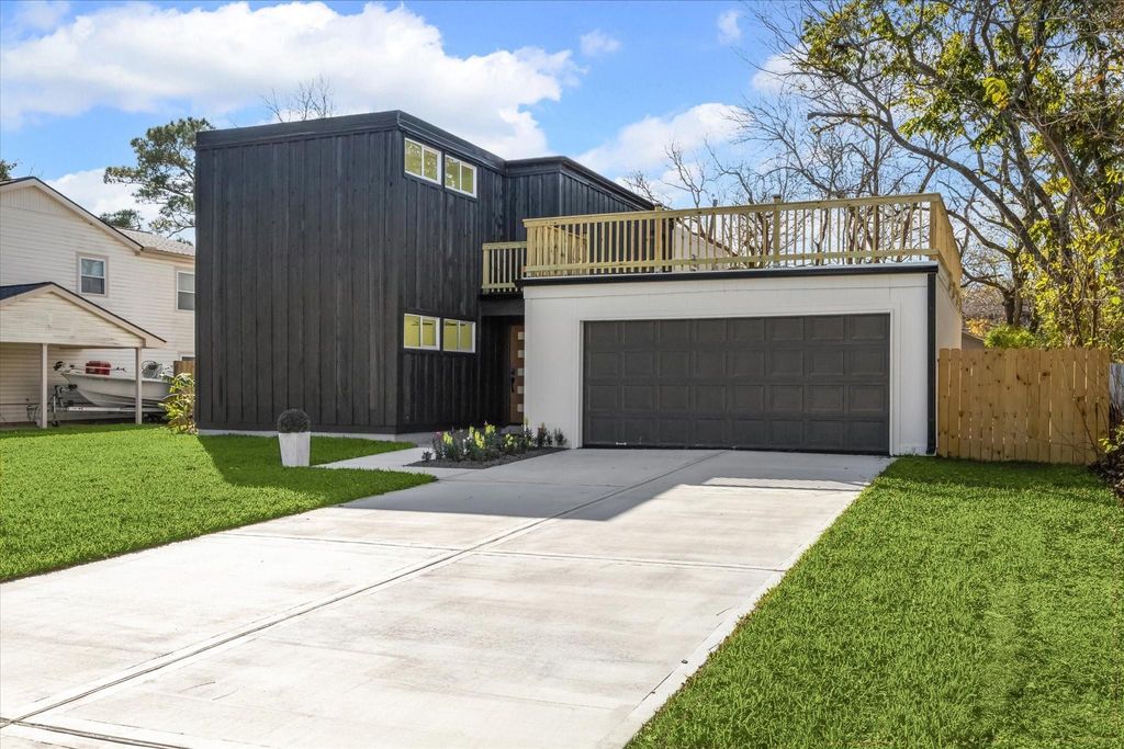 212 N Forrest Avenue, La Porte, TX 77571