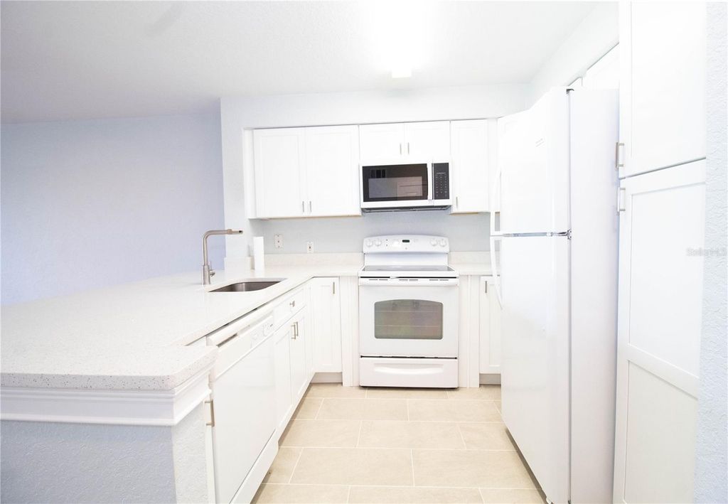 Image 4 of property listing at 14036 FAIRWAY ISLAND DRIVE UNIT 1535, Orlando, FL 32837