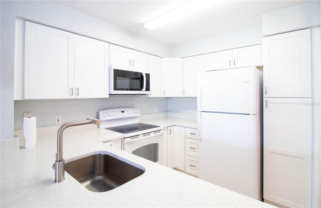 Image 6 of property listing at 14036 FAIRWAY ISLAND DRIVE UNIT 1535, Orlando, FL 32837