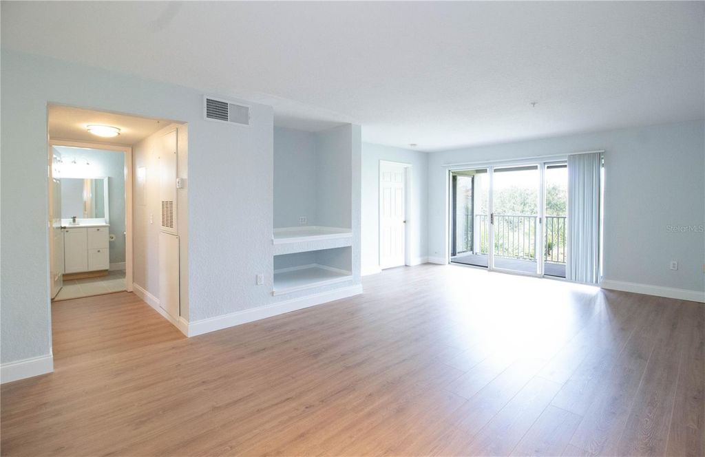 Image 10 of property listing at 14036 FAIRWAY ISLAND DRIVE UNIT 1535, Orlando, FL 32837