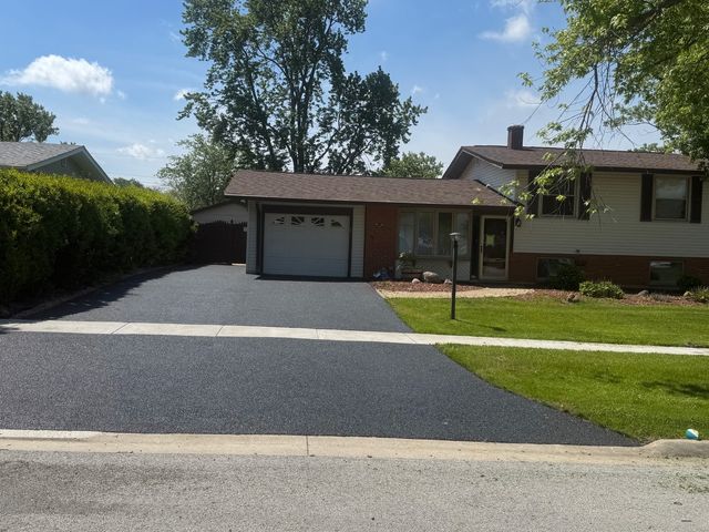 9407 Elm Avenue, Mokena, IL 60448