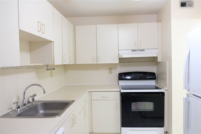 9962 SW 88th St 722-7, Miami, FL 33176