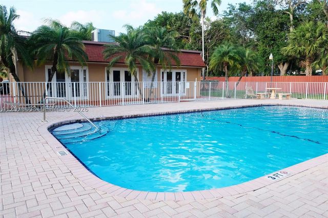 9962 SW 88th St 722-7, Miami, FL 33176