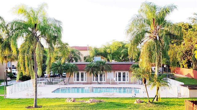 9962 SW 88th St 722-7, Miami, FL 33176