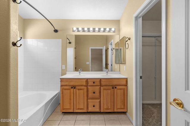 10990 N Double Eagle Court, Oro Valley, AZ 85737