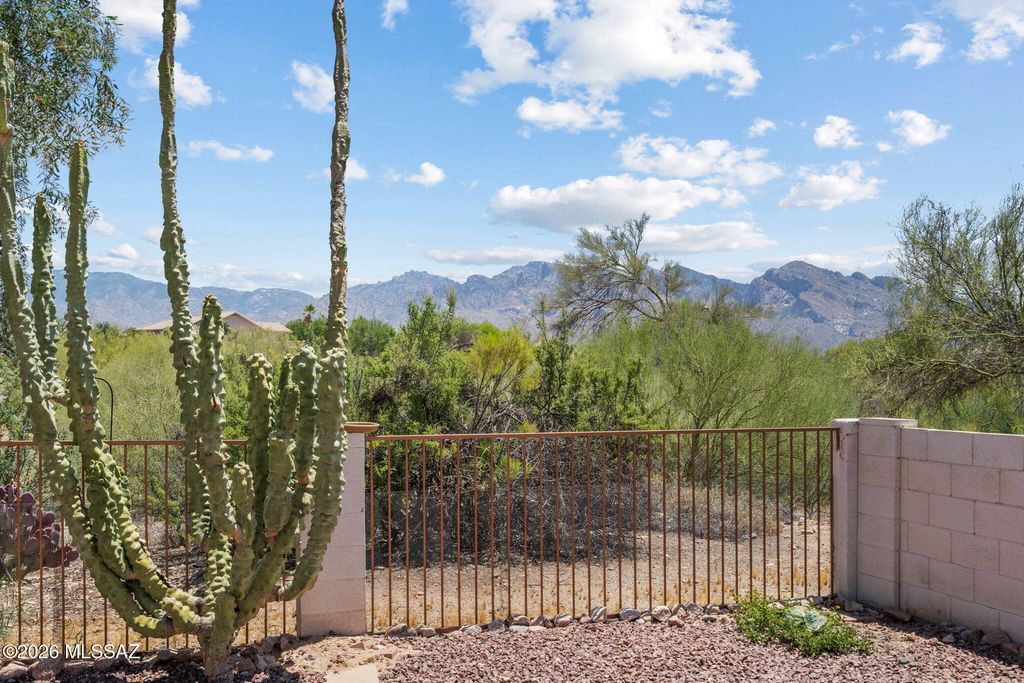 10990 N Double Eagle Court, Oro Valley, AZ 85737