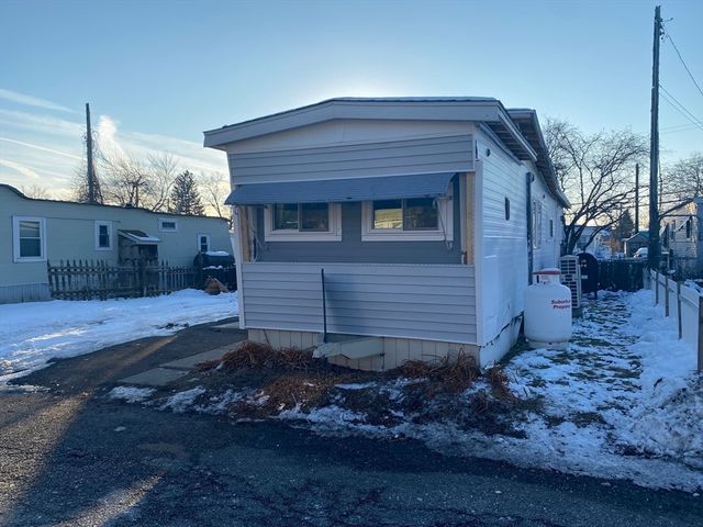 16 Pioneer Way, Springfield, MA 01119