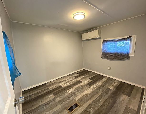 16 Pioneer Way, Springfield, MA 01119