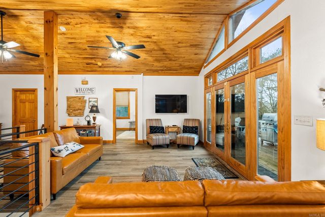 4299 Lake Drive, Clinton, AR 72031