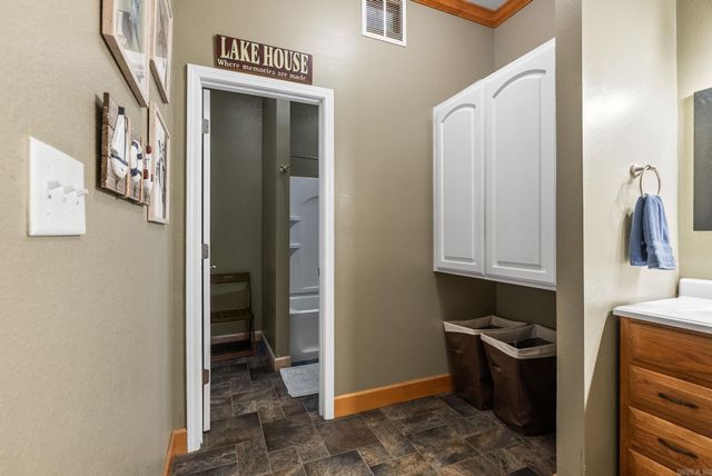 4299 Lake Drive, Clinton, AR 72031