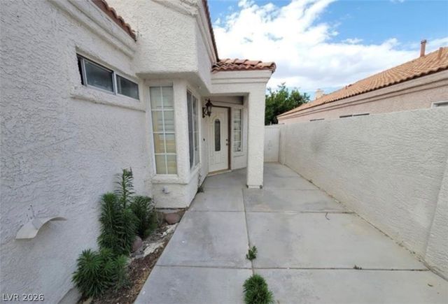 9820 Cross Creek Way, Las Vegas, NV 89117