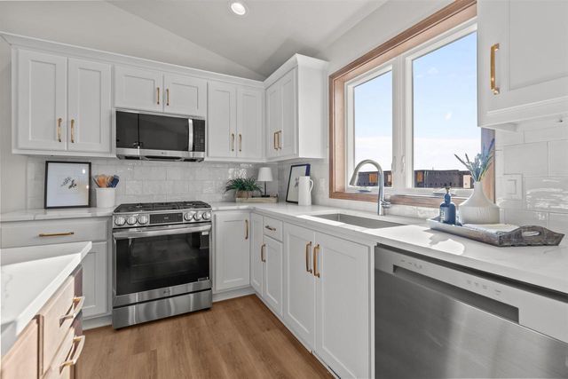 2041 BEAR PAW TRAIL, Kaukauna, WI 54130