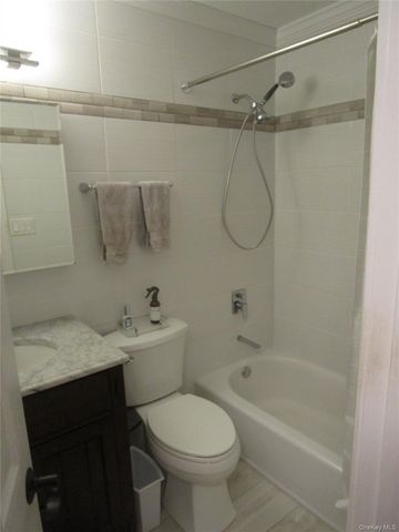 342 Clubhouse Court, Coram, NY 11727