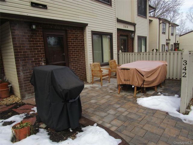 342 Clubhouse Court, Coram, NY 11727