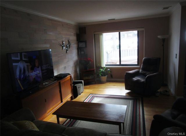 342 Clubhouse Court, Coram, NY 11727