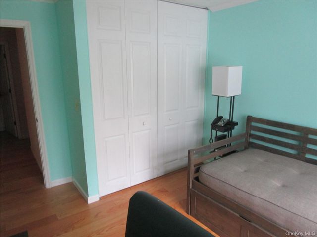 342 Clubhouse Court, Coram, NY 11727