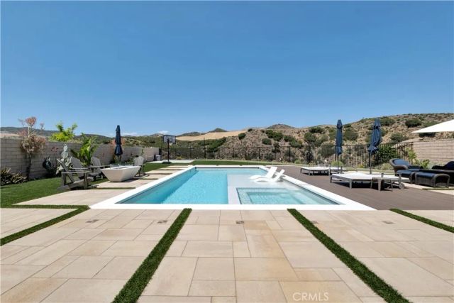 21611 Canyon Cove, Chatsworth, CA 91311