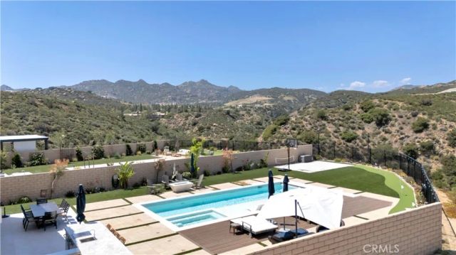 21611 Canyon Cove, Chatsworth, CA 91311