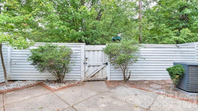 6927 Stonington Lane, Charlotte, NC 28227