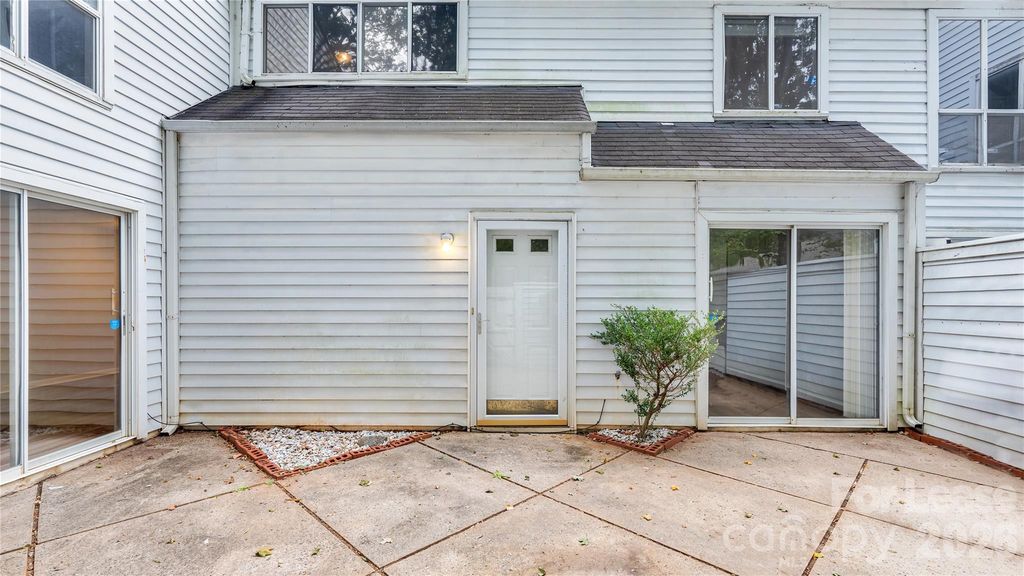 6927 Stonington Lane, Charlotte, NC 28227