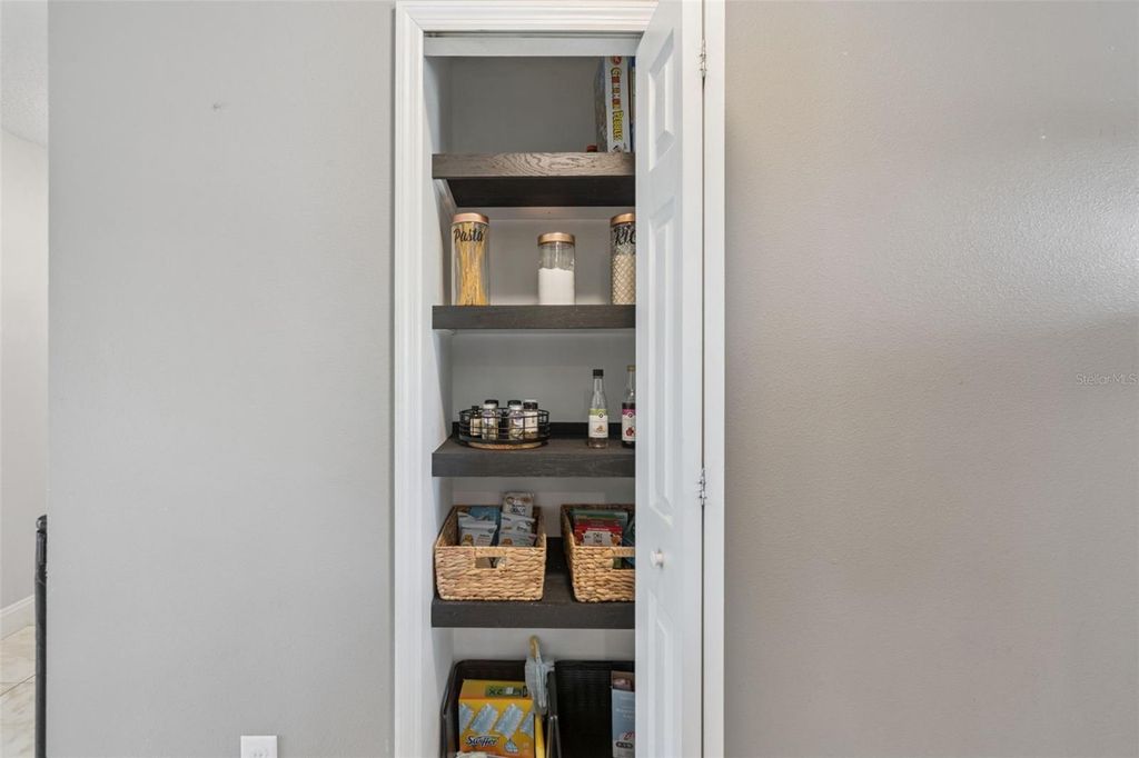 Image 13 of property listing at 810 VALNERA COURT, Kissimmee, FL 34758