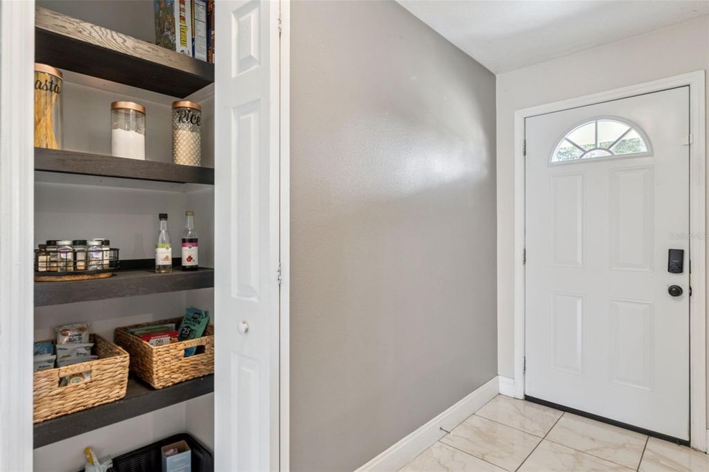 Image 14 of property listing at 810 VALNERA COURT, Kissimmee, FL 34758