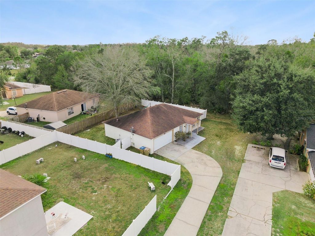 Image 36 of property listing at 810 VALNERA COURT, Kissimmee, FL 34758