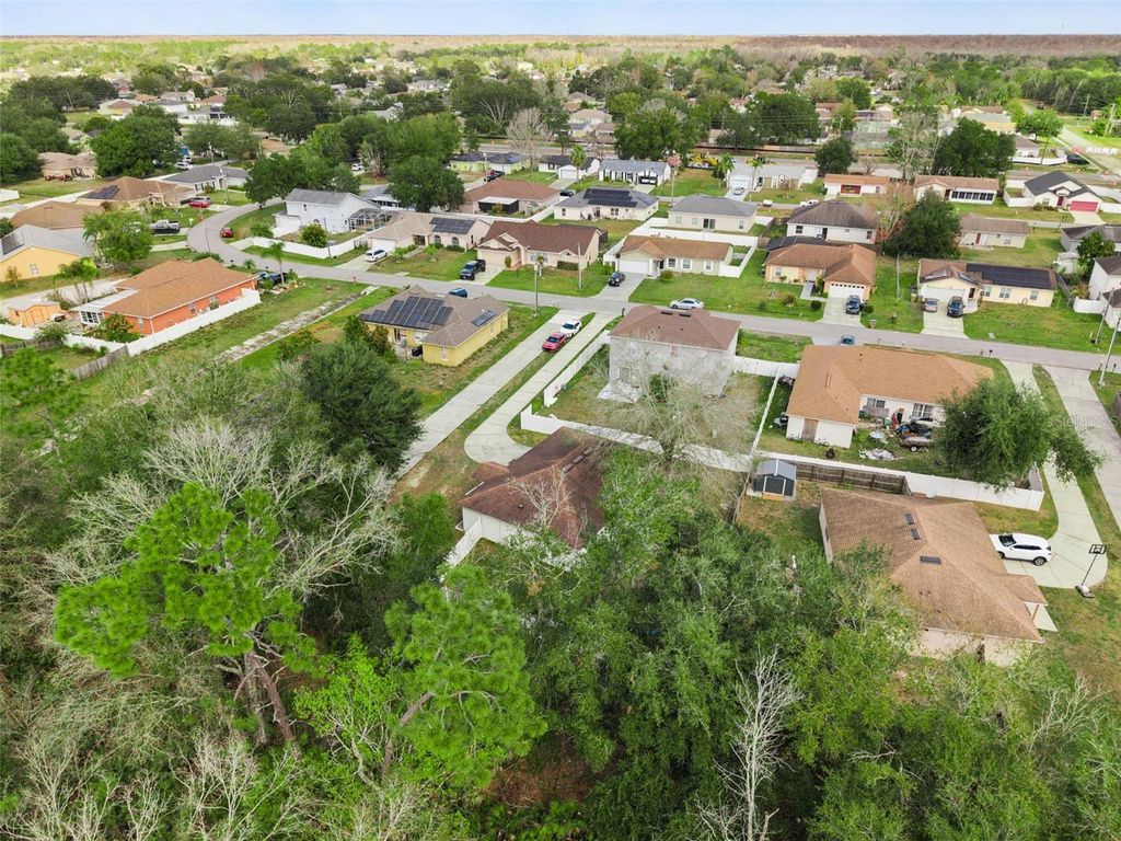 Image 40 of property listing at 810 VALNERA COURT, Kissimmee, FL 34758