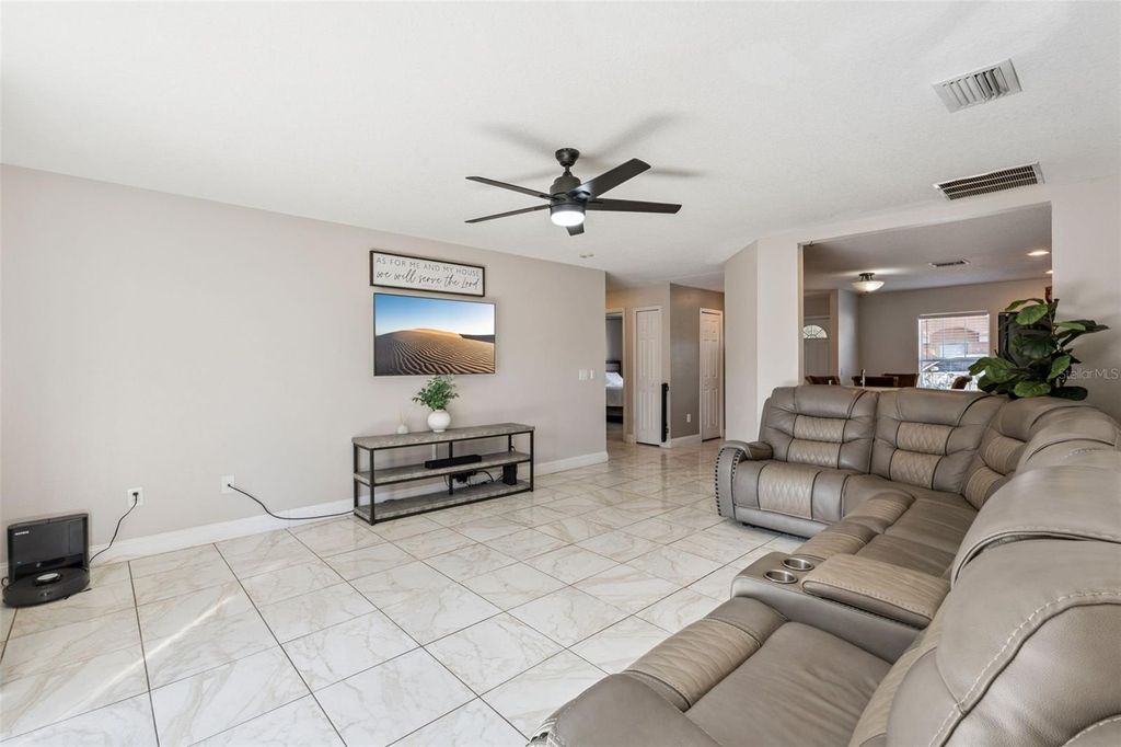 Image 6 of property listing at 810 VALNERA COURT, Kissimmee, FL 34758