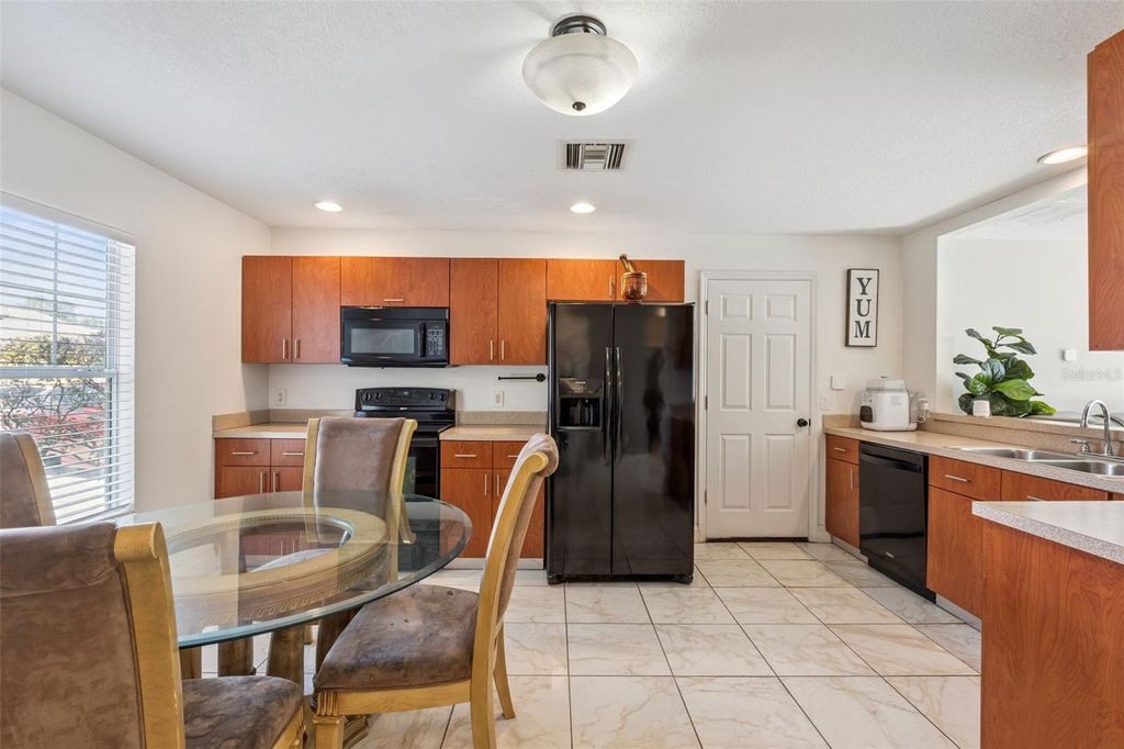 Image 10 of property listing at 810 VALNERA COURT, Kissimmee, FL 34758