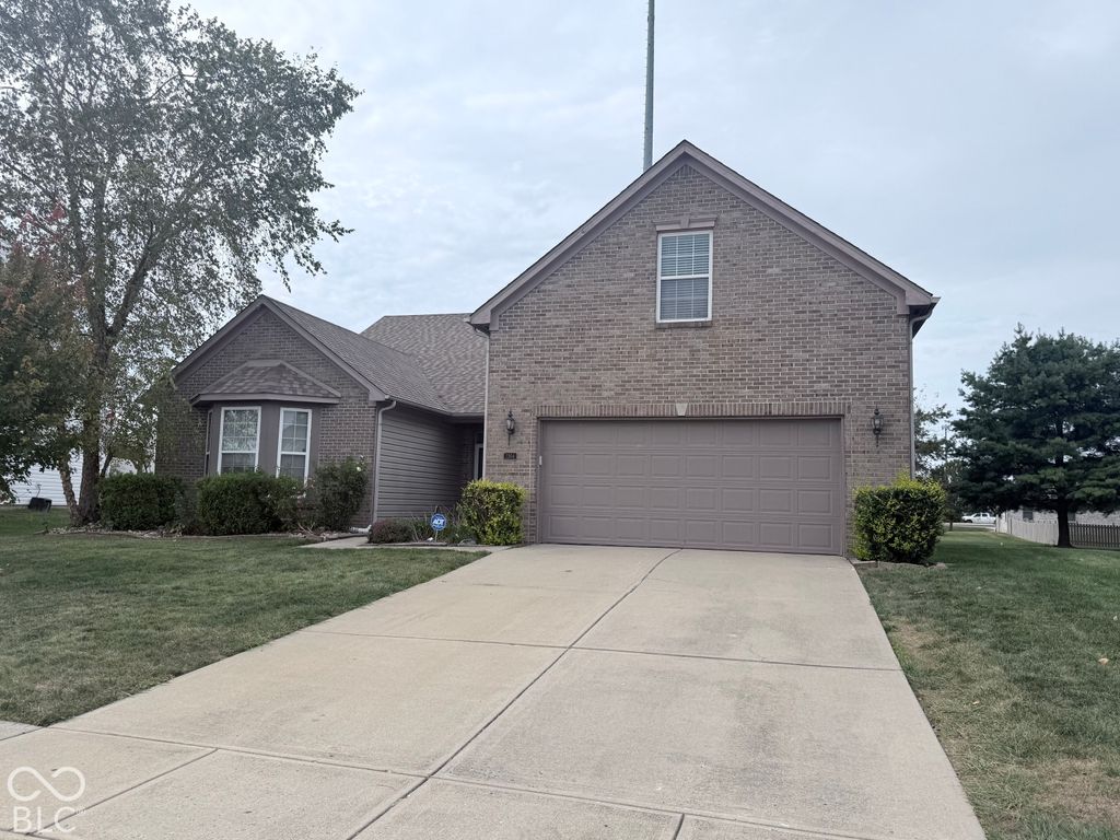 2204 Bluewing Road, Greenwood, IN 46143