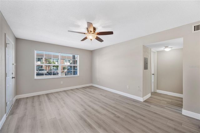 1920 E EDGEWOOD DRIVE L5, Lakeland, FL 33803