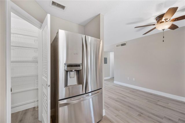 1920 E EDGEWOOD DRIVE L5, Lakeland, FL 33803