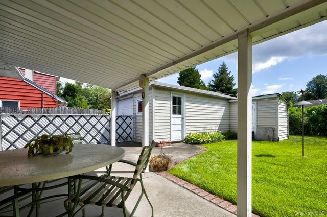 35 Vernon Street, Plainview, NY 11803