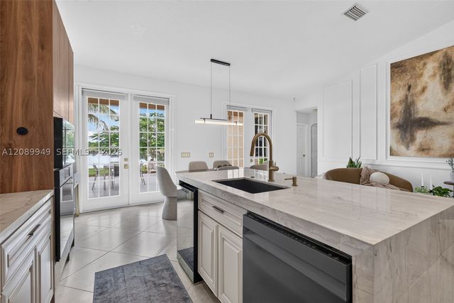 820 Falling Water Rd, Weston, FL 33326