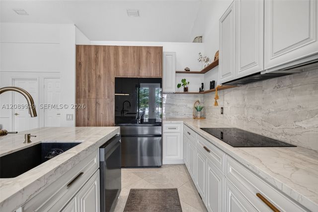 820 Falling Water Rd, Weston, FL 33326
