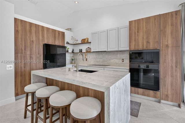 820 Falling Water Rd, Weston, FL 33326