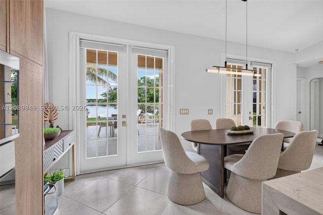 820 Falling Water Rd, Weston, FL 33326