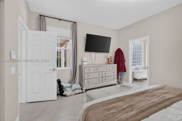 820 Falling Water Rd, Weston, FL 33326