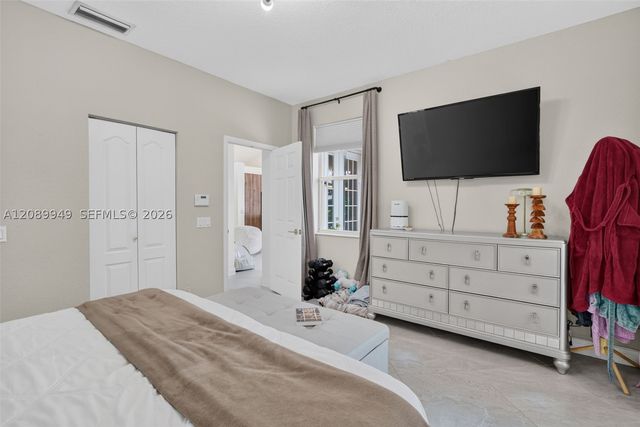820 Falling Water Rd, Weston, FL 33326