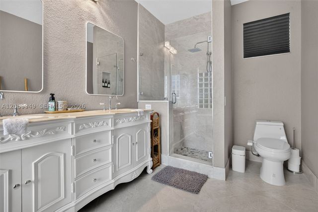 820 Falling Water Rd, Weston, FL 33326