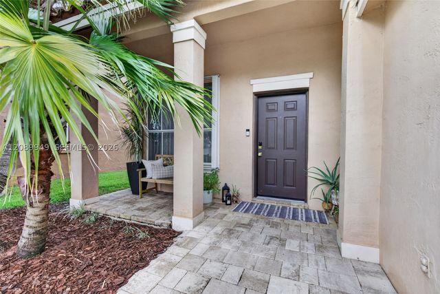 820 Falling Water Rd, Weston, FL 33326