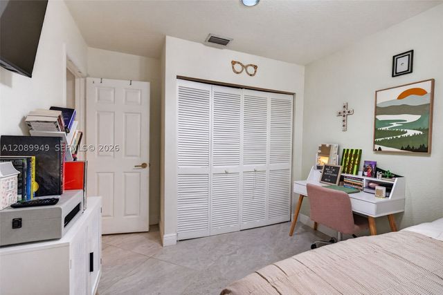 820 Falling Water Rd, Weston, FL 33326