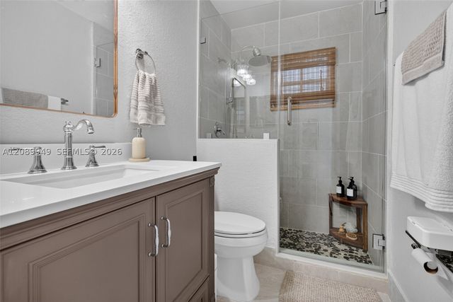 820 Falling Water Rd, Weston, FL 33326