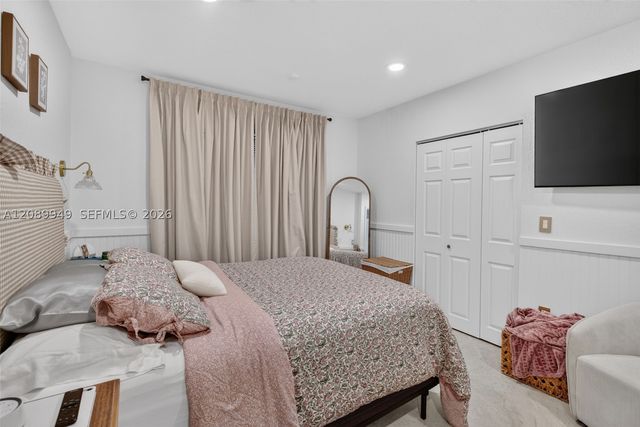 820 Falling Water Rd, Weston, FL 33326