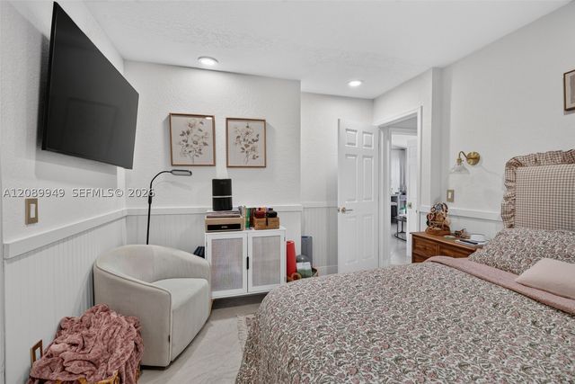 820 Falling Water Rd, Weston, FL 33326