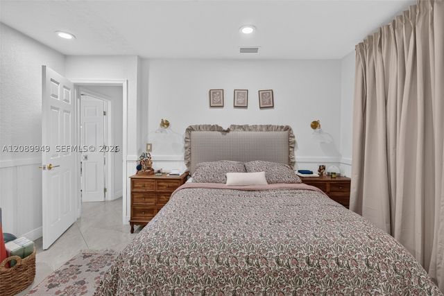 820 Falling Water Rd, Weston, FL 33326