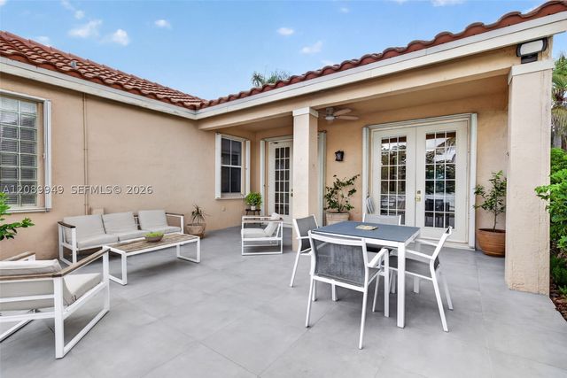 820 Falling Water Rd, Weston, FL 33326